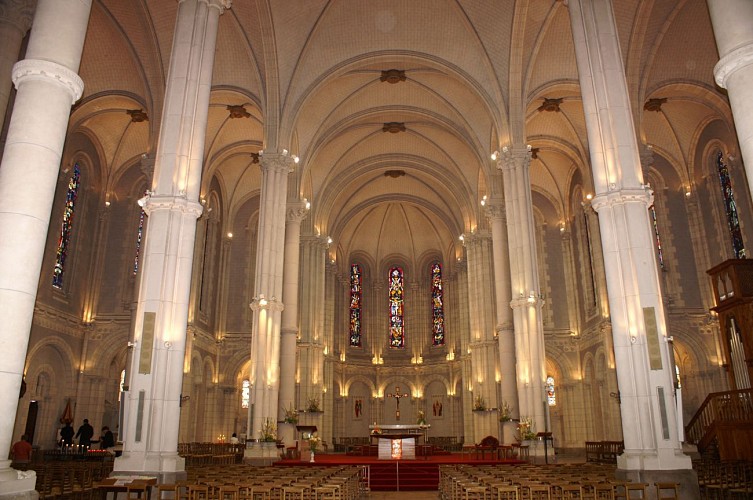La Basilique Saint Louis-Marie Grignon de Montfort