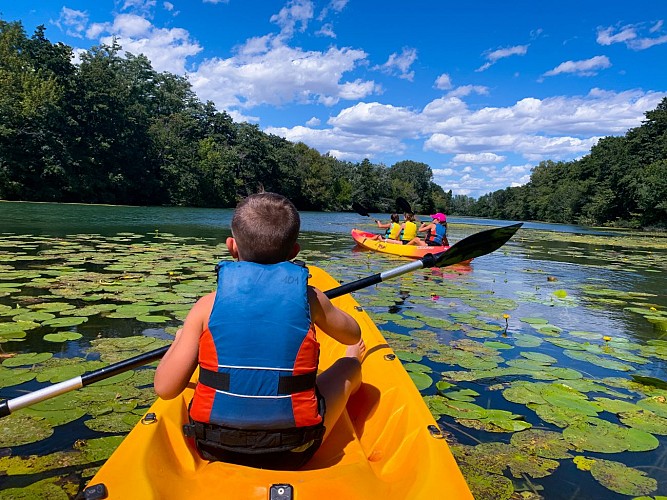 Water activities on the banks of the Vidourle with Indiana River