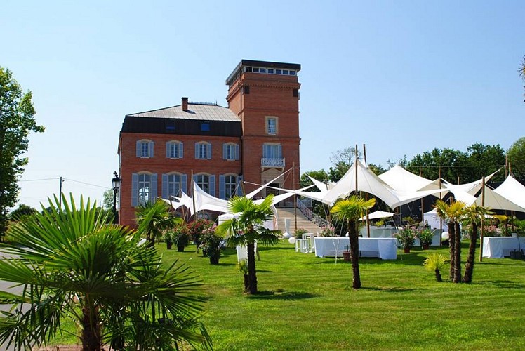 Exterieur-Chateau-de-la-Garrigue-VILLEMUR-SUR-TARN