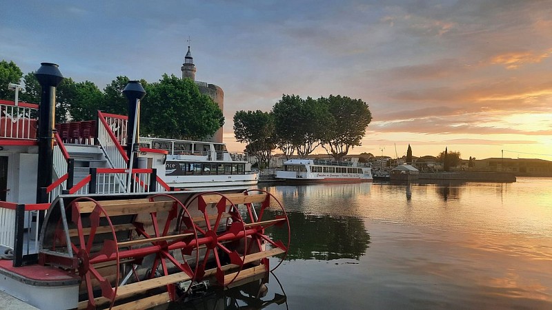 Soirées Camarguaises en croisière avec la Compagnie des bateaux d'Aigues-Mortes à la Manade Mas de la Comtesse