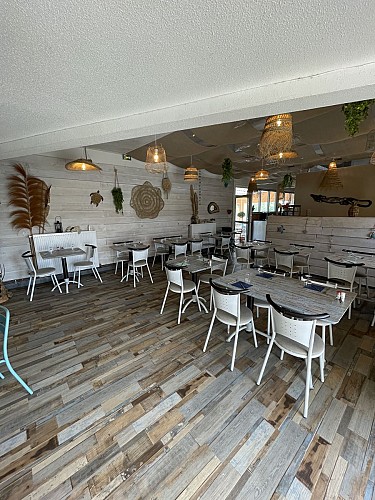Intérieur restaurant du port