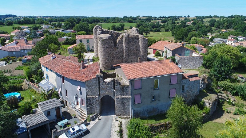 DONJON DE CHÂTEAUMUR