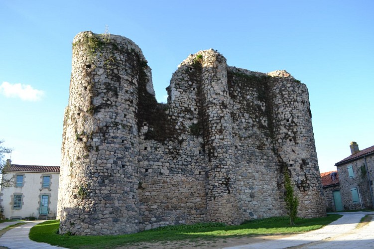 DONJON DE CHÂTEAUMUR