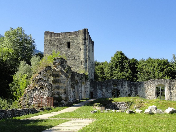 Le Bourget du Lac de l'église du prieuré au château Thomas II visite guidée