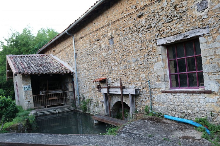 Le_moulin_Robin_à_Château-Larcher_(86)-MAIRIE DE CHATEAU LARCHER 86