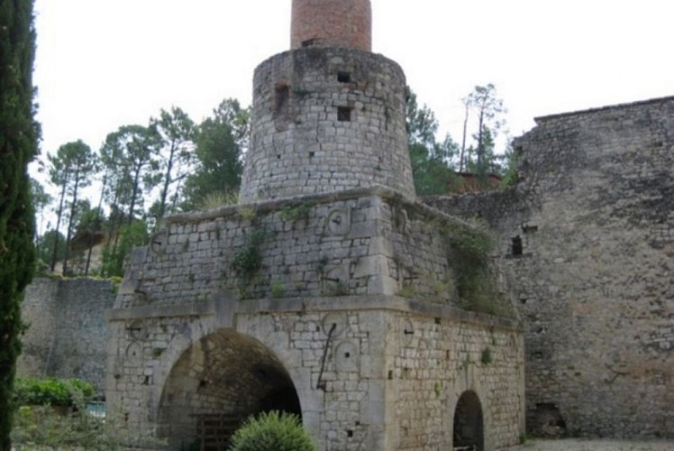 Haut-fourneau des mines de fer de Rustrel