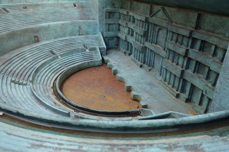 Reproduction des vestiges du théâtre monumental