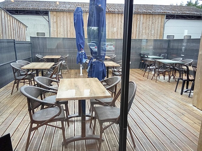 terrasse-restaurant-chez-sauce-vieux-manoir
