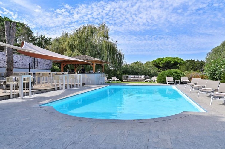 A-CENA---PISCINE---DE-JOUR