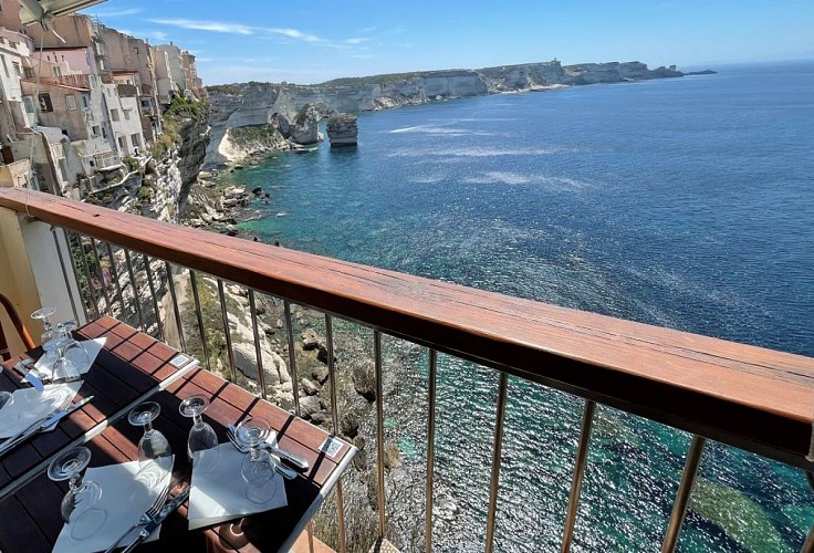 Salle Pacha Balcon coté falaise