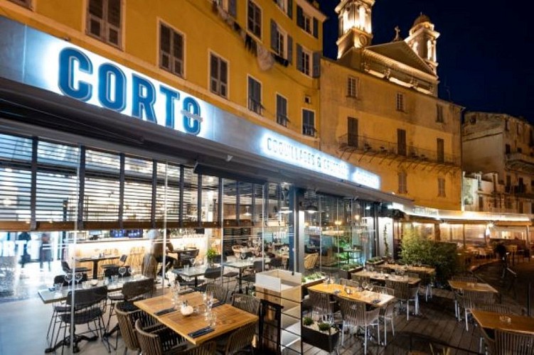 corto-vieux-port-terrasse-exterieure-bastia
