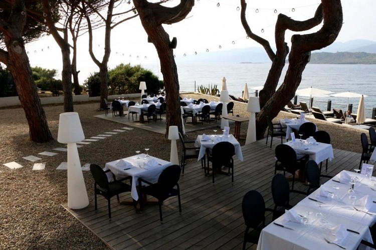castel-table-2