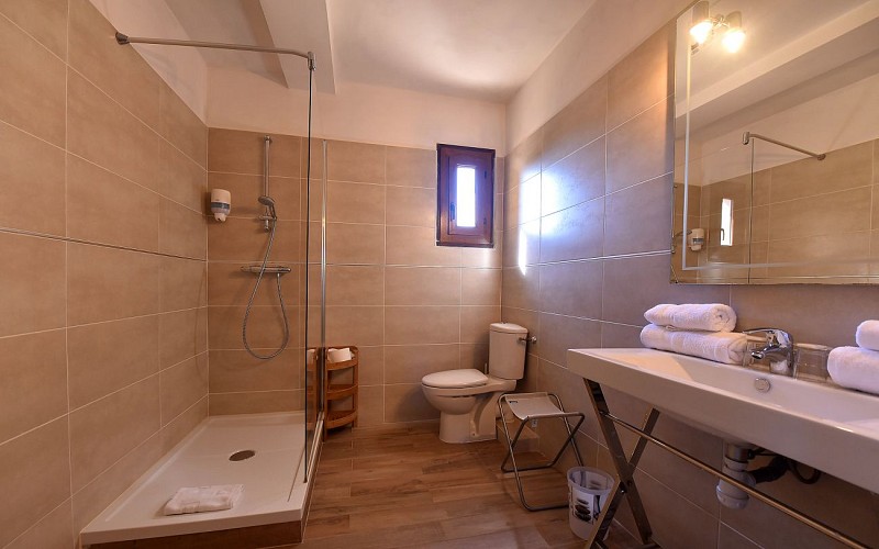 hôtel 2 étoiles piscine à Calvi en Corse