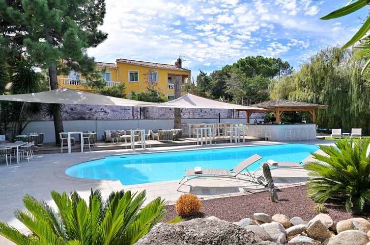 A-CENA---PISCINE---DE-JOUR--3-