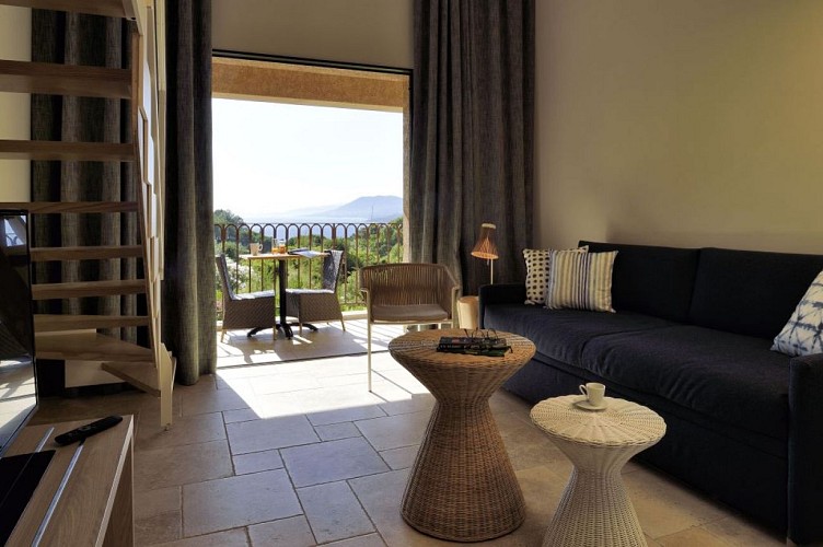SUITE MEZZANINE - SALON + BALCON (2)
