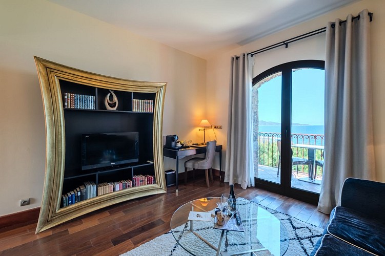 SUITE DE LUXE SALON 4