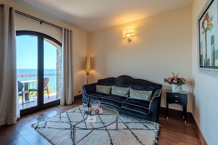SUITE DE LUXE SALON 3