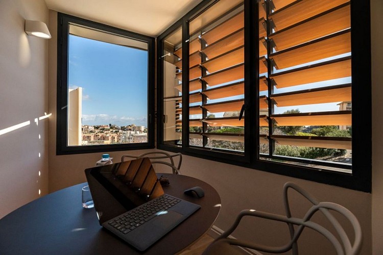 BIA-SUITE-BOW-WINDOW-3