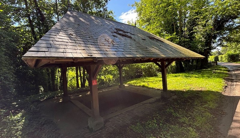 Lavoir de Glanville (route de Deauville)