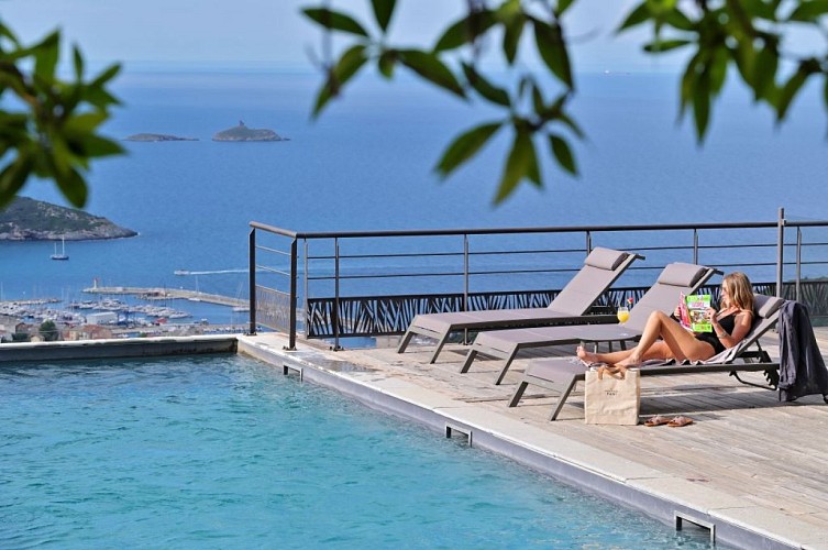 Hotel-Le-Tomino-transat