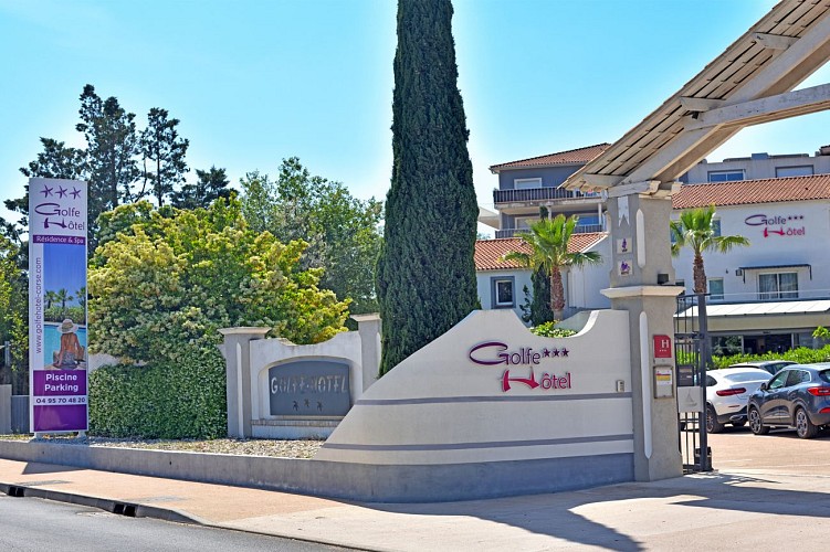 GOLFE HÔTEL