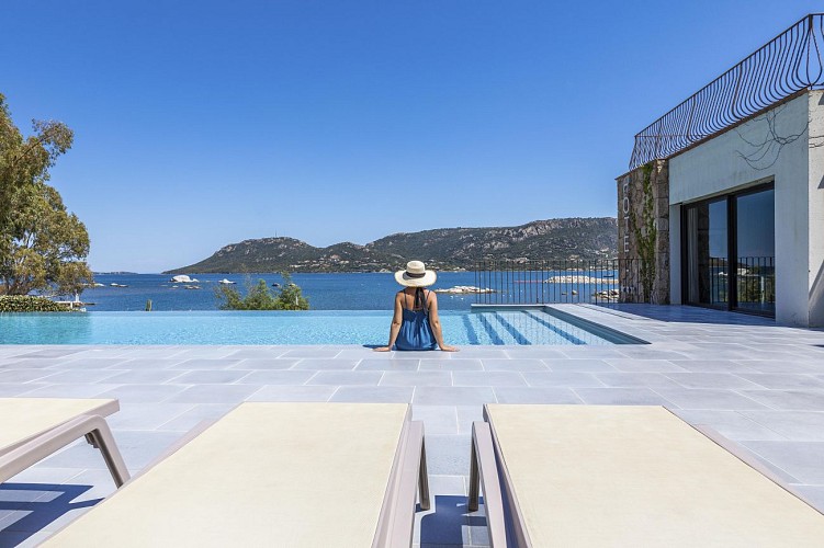 hotel-piscine-bord-de-mer-shegara-porto-vecchio