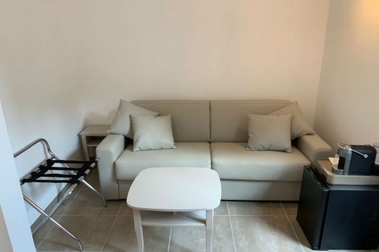 hotel-a-storia-vue-petit-salon-chambre-site