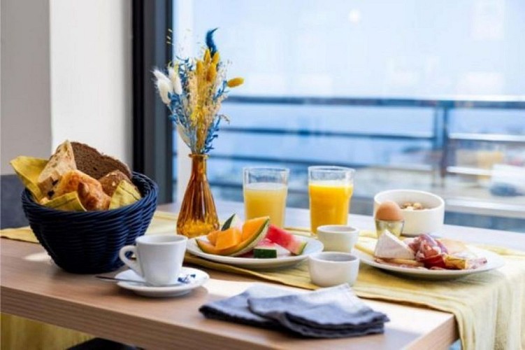 hotel-le-bastia-petit-dejeuner