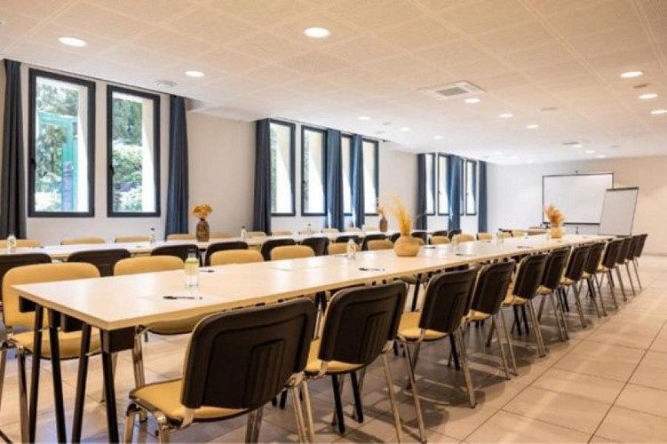 hotel-le-bastia-salle-de-seminaire