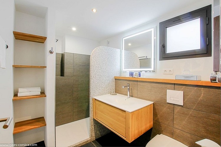 RESIDENCE-KALLISTE-Ajaccio---Salle-de-bain-bis