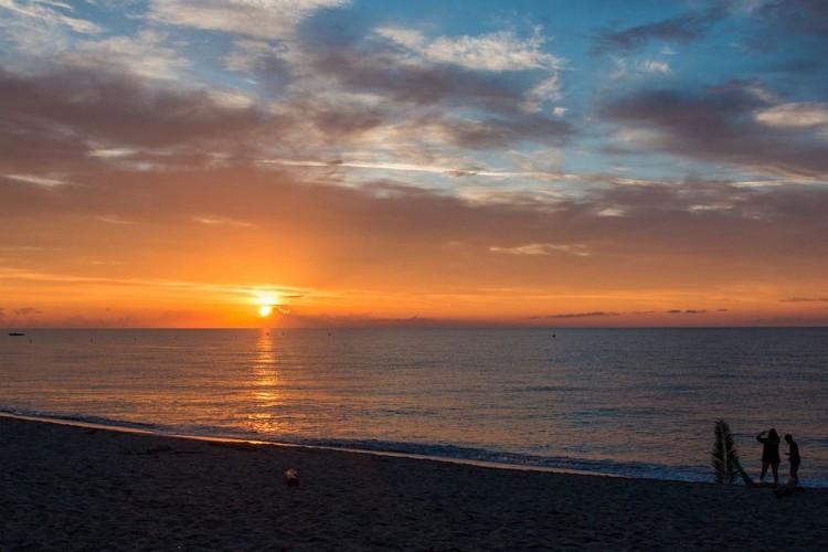 Camping-Arinella-Bianca---Plage-Leve-soleil-1