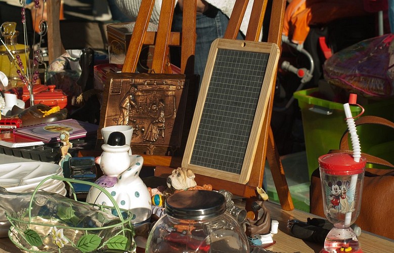Vide grenier et Marché du Terroir à La Dorée