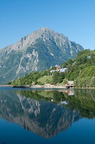 Around the Lac du Verney by e-bike from Bourg -d'Oisans