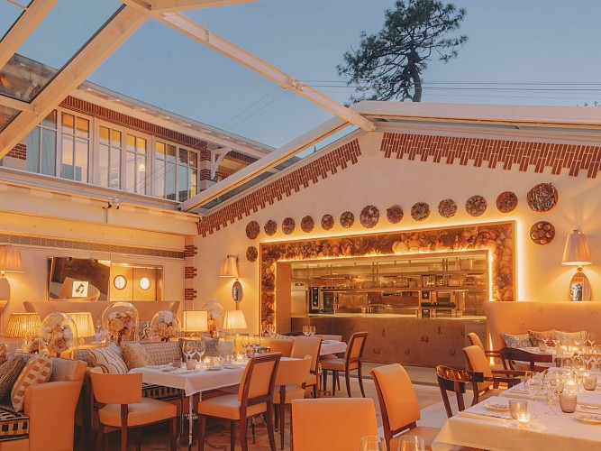 Villa_Colette_Cap_Ferret_Starck_Julius_Hirtzberger_restaurant - night_B0075825