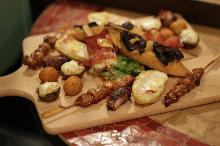 RESTAURANT A TABLE !