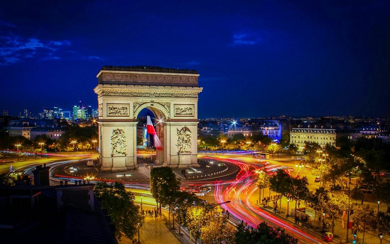Illumination Tour of Paris and Eiffel Tower Summit (Reserved Access)