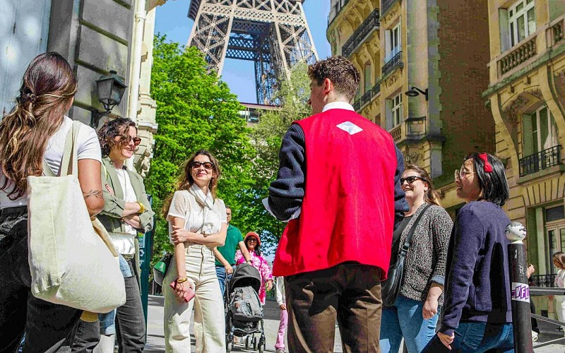 Illumination Tour of Paris and Eiffel Tower Summit (Reserved Access)