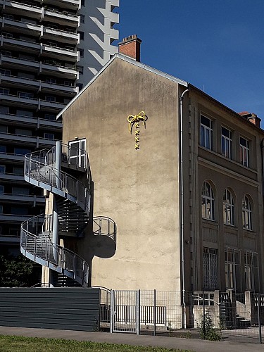 Group Hug III : Lycée Cyfflé, rue Cyfflé