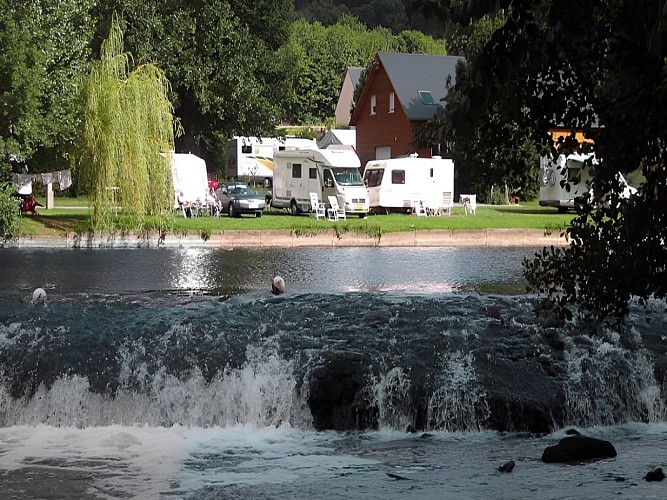 Le camping des bords de l'Orne au Vey