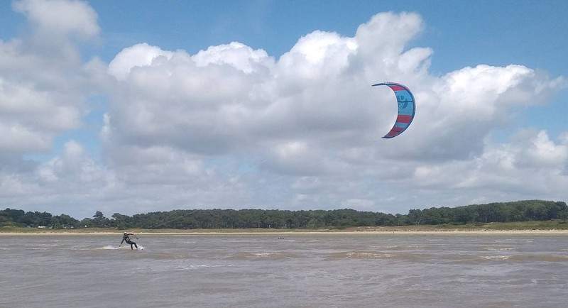 Plaisir Kite & Wingfoil