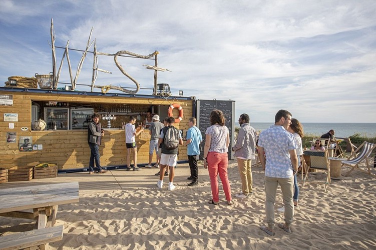 Ape-uro-West-Bar-3