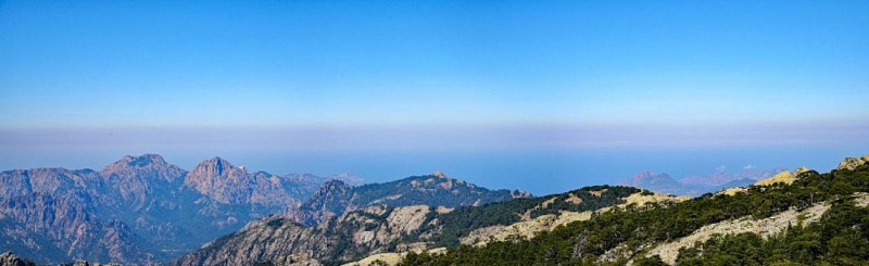 Golfe de Porto au loin