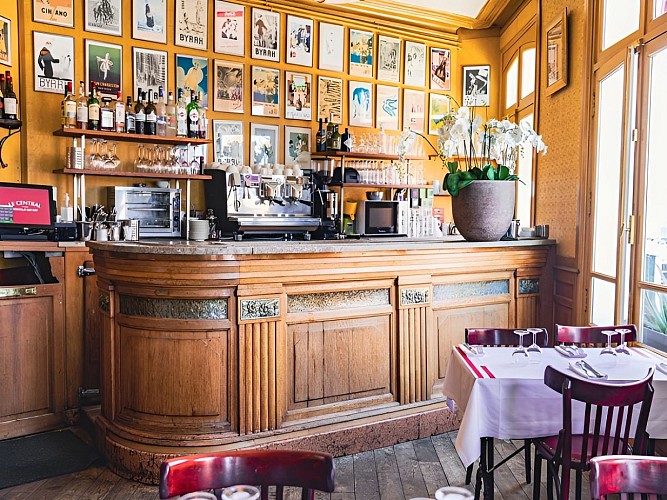 The Travel Buds x Le Central DECO08