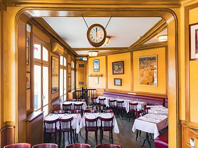 The Travel Buds x Le Central DECO07