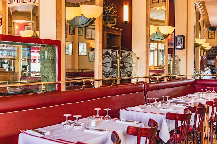 The Travel Buds x Le Central DECO13