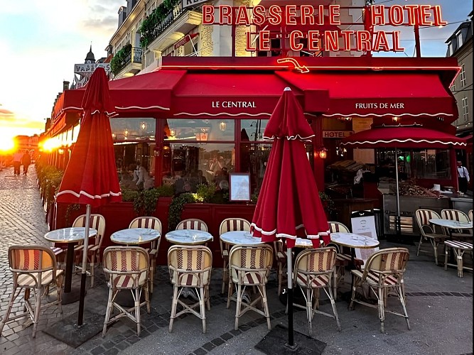 1-Le Central_Façade1©Thetravelbuds