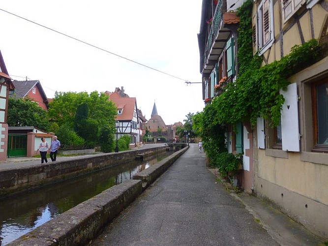 Le pittoresque quartier du Bruch avec ses maisons à colombages et la Lauter