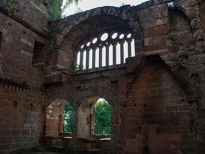 La baie du château de la Wasenbourg, unique en Alsace