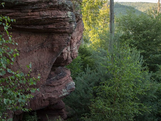 L'immense Rocher du Corbeau, partie basse