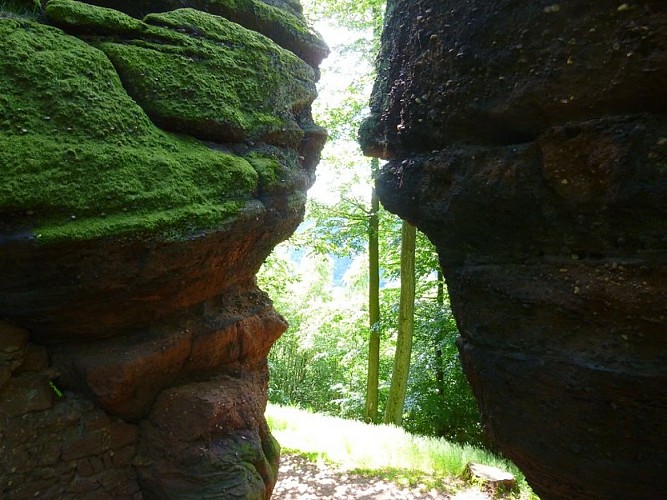 Entre les rochers de la Grotte d'Amour